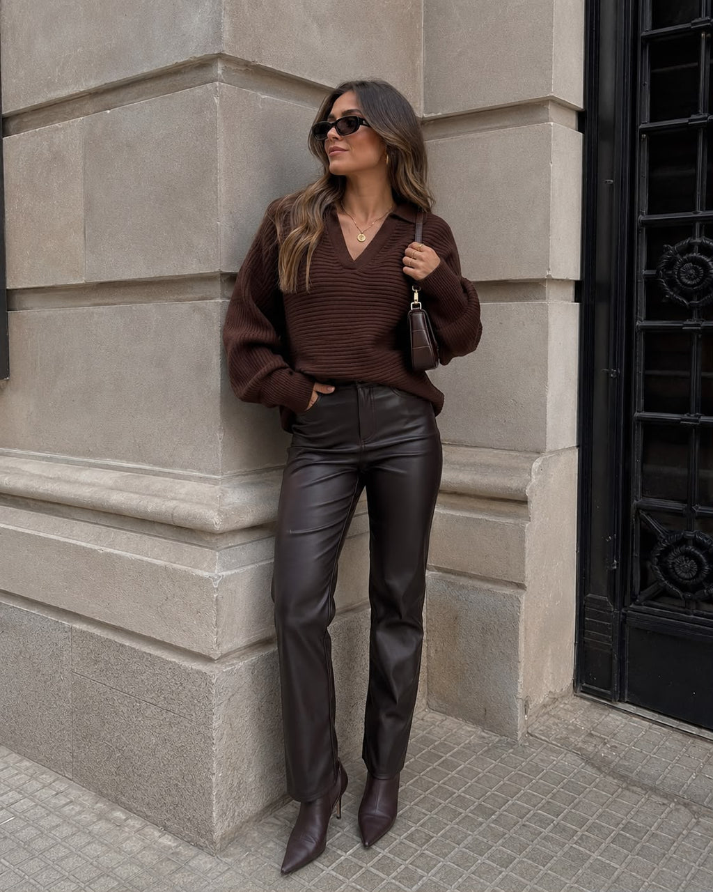 Sweater Amalia Acanalado con Cuello en V – Crema, Taupe y Chocolate